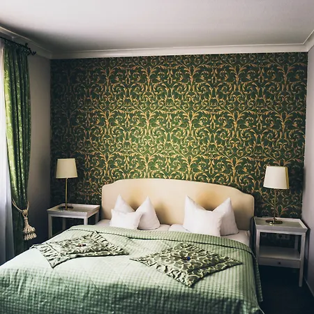 Antik-hotel Eichenhof 3*